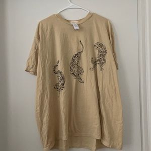 NWT Urban Outfitters L/XL Project Social Tee Tiger